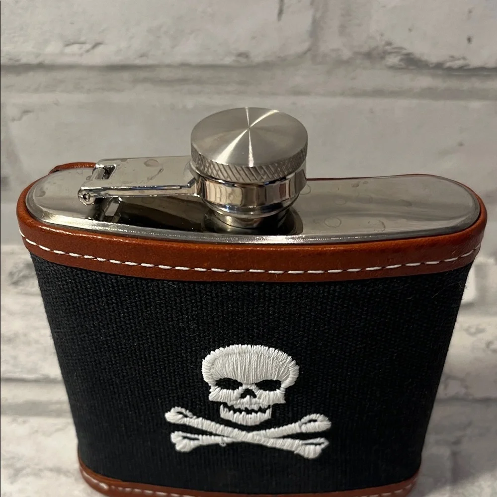 JT Spencer Black Skull & Crossbones Hip Flask with Brown Trim liquor